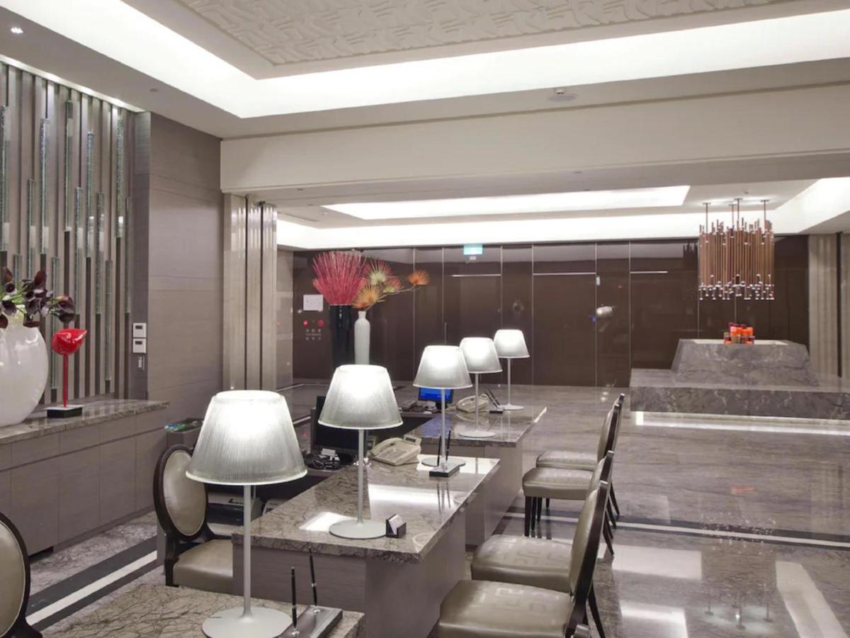 Check Inn Select Taichung Dadun Exterior foto