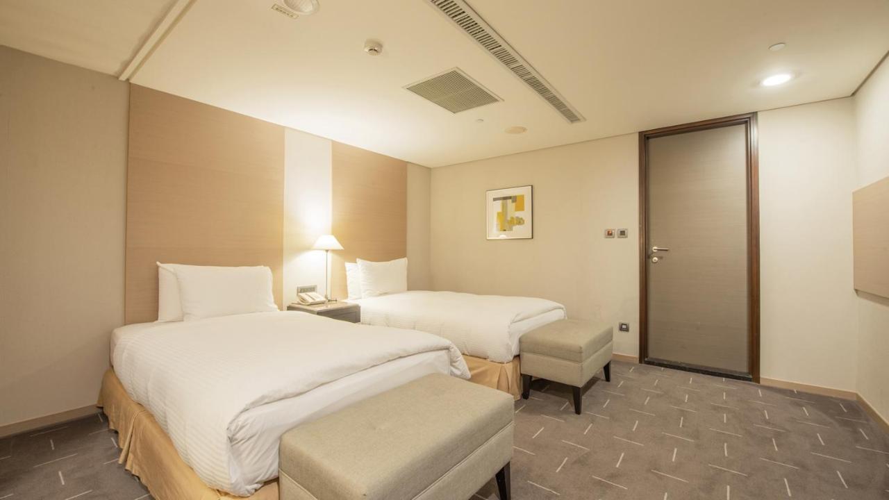 Check Inn Select Taichung Dadun Exterior foto
