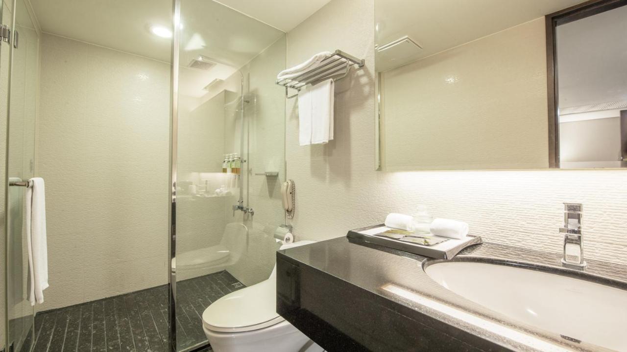 Check Inn Select Taichung Dadun Exterior foto