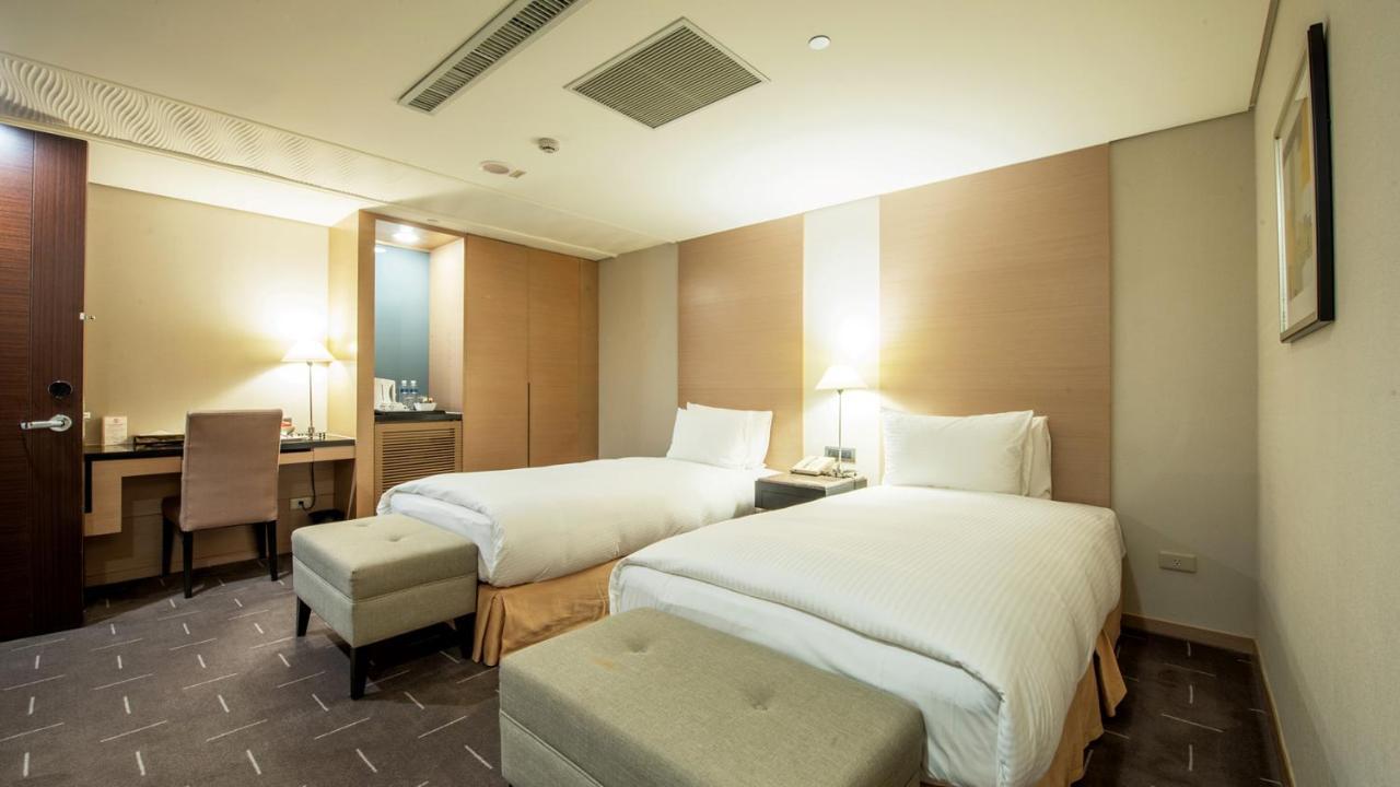 Check Inn Select Taichung Dadun Exterior foto